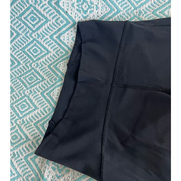 LULULEMON ATHLETICA BLAK CROPPED LEGGINGS WITH LACE ON SIDES WOMEN’S SIZE 8 - Picture 2 of 6